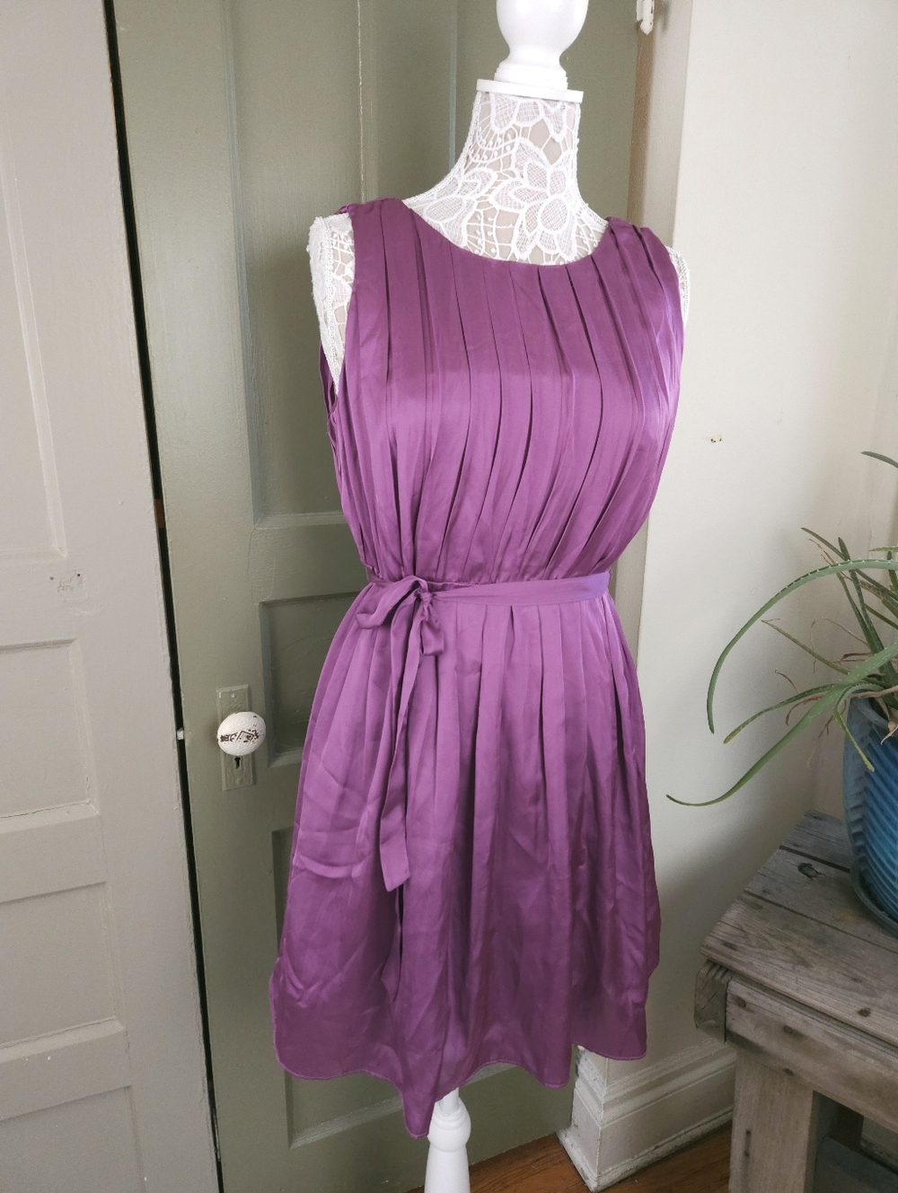 Jennifer Lopez Lilac Purple Satin Pleated Summer Sleeveless Dress Women's 10